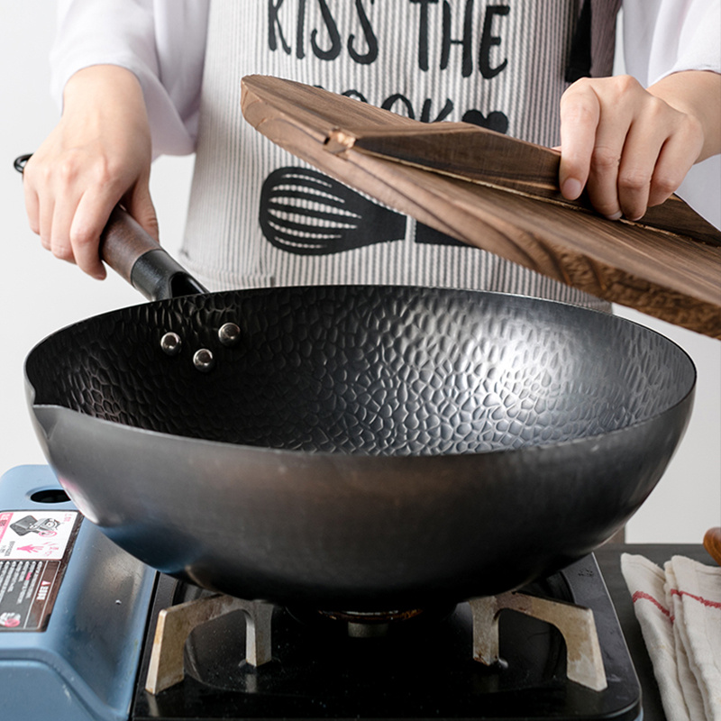 The Cast Iron Pan That Chefs Don’t Put Down